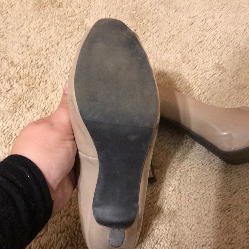 Nine & Co. Nude Pumps - Picture 3 of 4